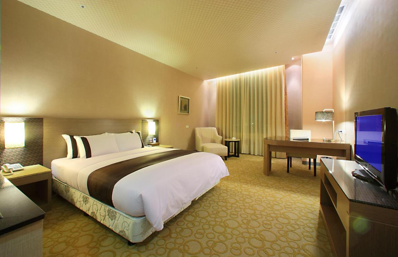 Shinkansen Grand Hotel Taichung Extérieur photo