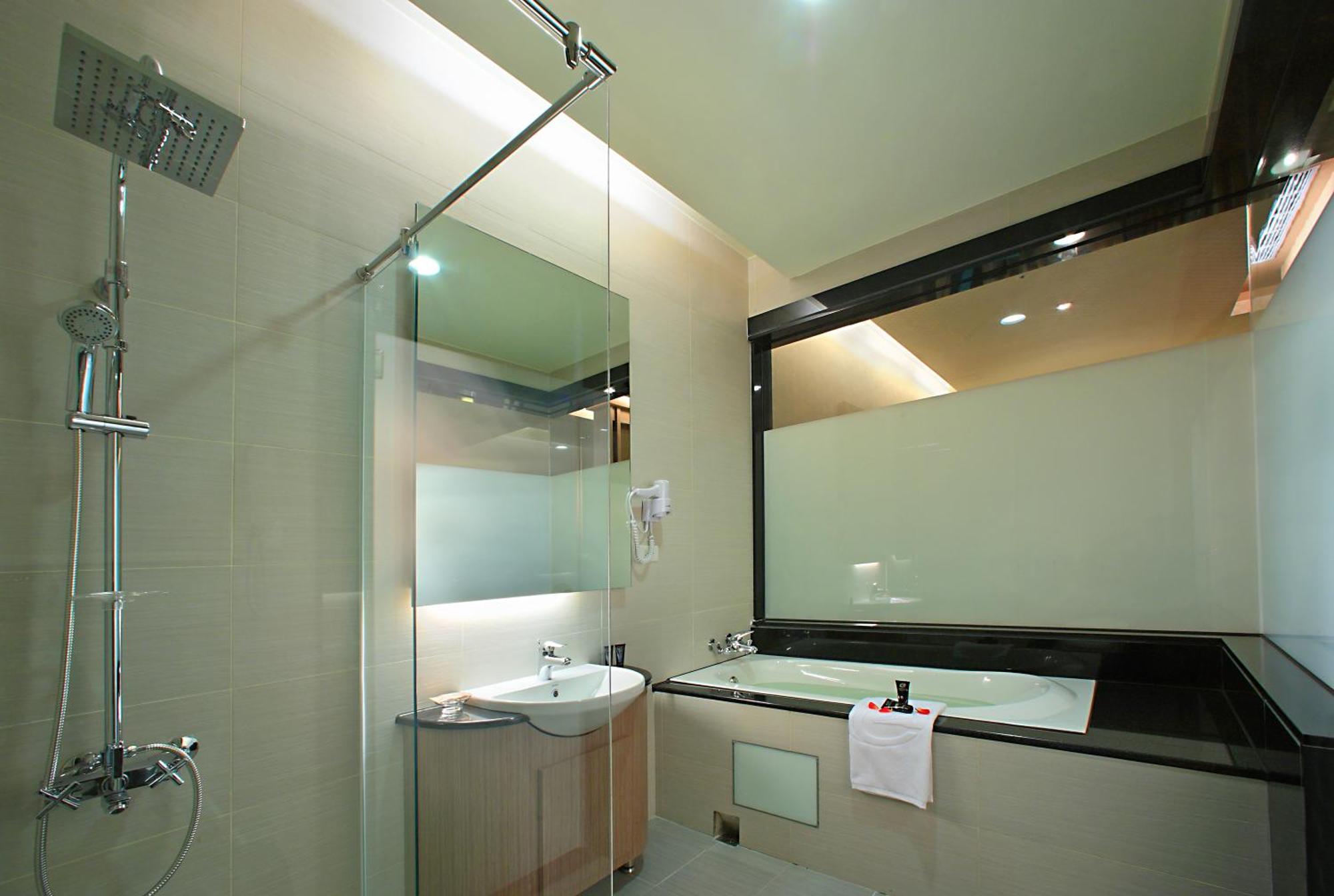 Shinkansen Grand Hotel Taichung Extérieur photo