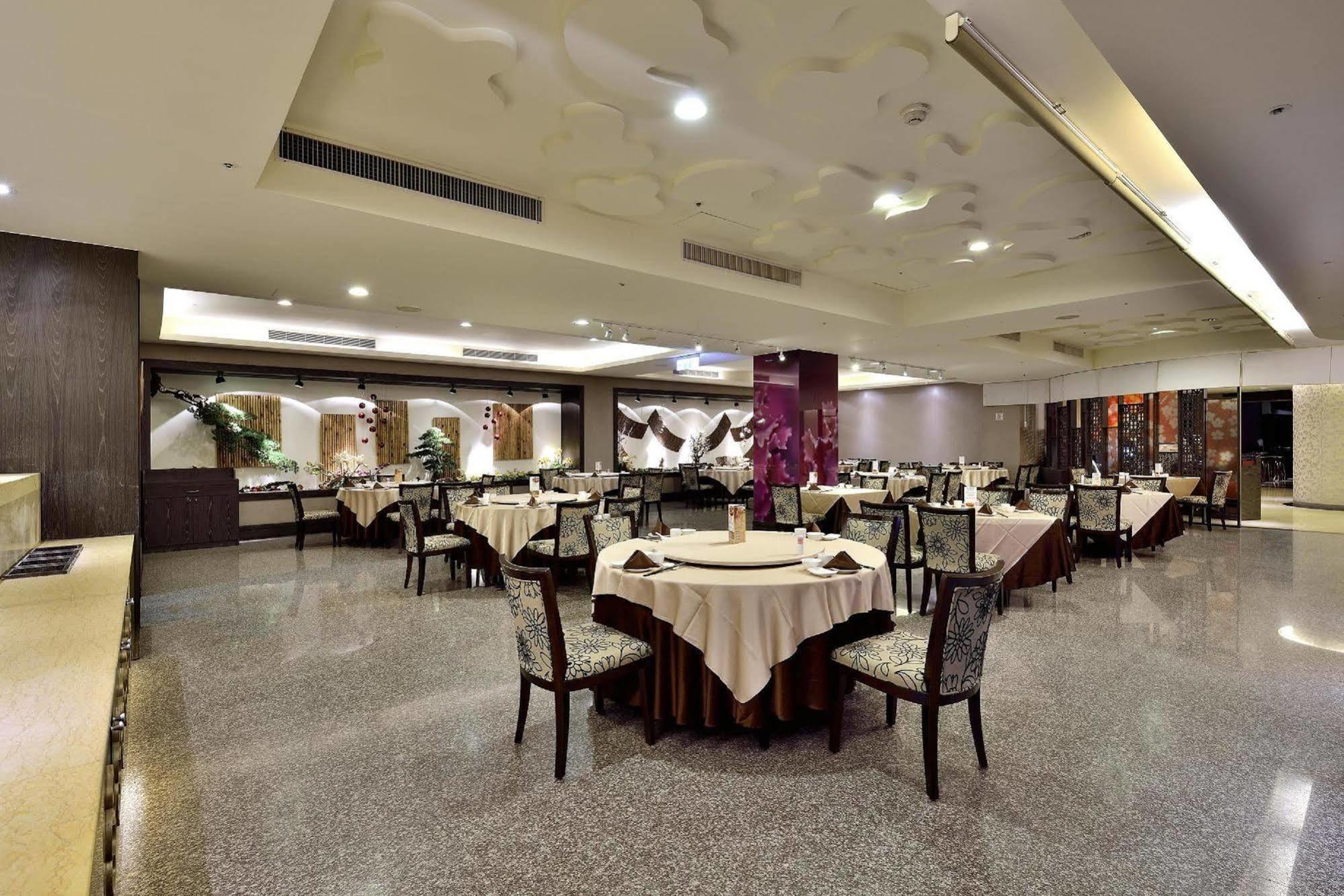 Shinkansen Grand Hotel Taichung Extérieur photo